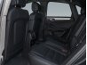 Asientos traseros de un coche de alta gama para edición de fotografía de interior.