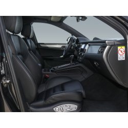 Vista lateral interior de un SUV premium con asientos delanteros para edición de fotografía de coche.