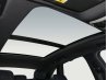 Techo panorámico de un coche de alta gama para edición profesional de interiores.