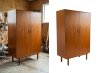 Recorte de armario de madera con eliminación de fondo para imágenes de muebles profesionales
