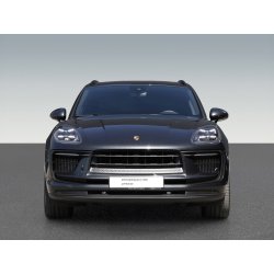 Imagen frontal de un coche de lujo negro para eliminación de fondo con IA y revisión manual.