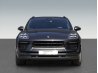 Imagen frontal de un coche de lujo negro para eliminación de fondo con IA y revisión manual.