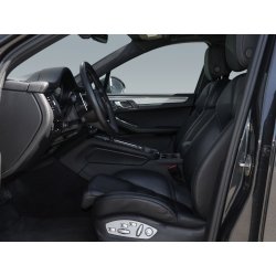 Asientos delanteros de un coche de alta gama para edición profesional de interiores de vehículos.